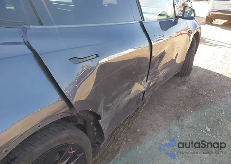 2023 Tesla Model Y Awd/Long Range Dual Motor All-Wheel Drive z USA, uszkodzony, nr VIN 7SAYGAEE3PF807541